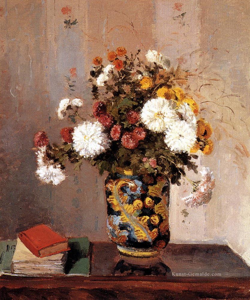 Chrysanthemen in einem chinesischen Vase 1873 Camille Pissarro impressionistische Blumen Ölgemälde